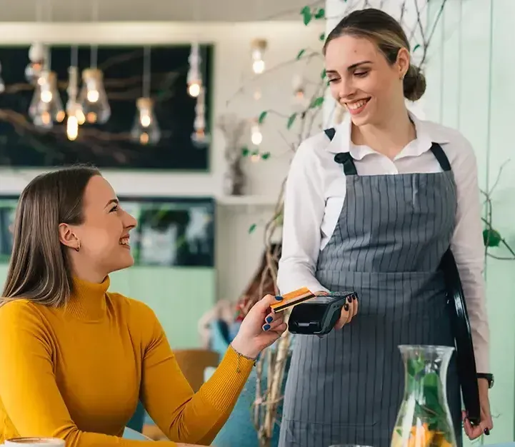 tap to pay in restaurant