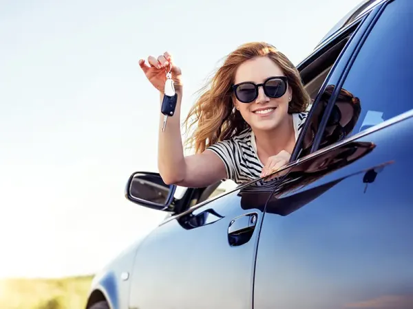 woman holding keys out car window